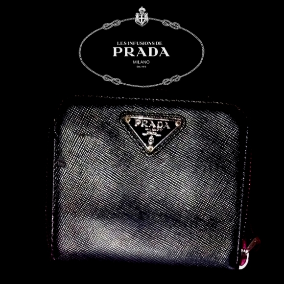 ⭐️Prada Luxury Black Wallet - Picture 1 of 3
